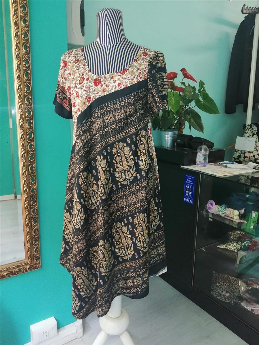 Abito patchwork con stampe floreali — creazione su misura